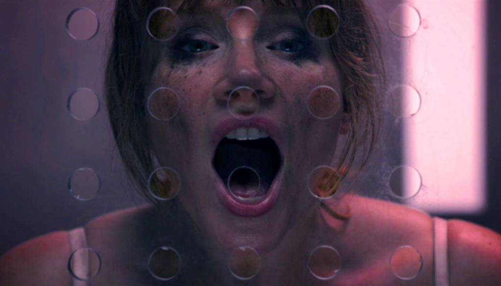 Bryce Dallas Howard é a estrela de Nosedive, episodio de Black Mirror em que a sociedade se estrutura de acordo com notas nas mídias sociais.